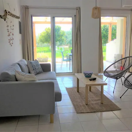 Plaza Apartment *
