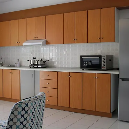 Plaza Apartment *