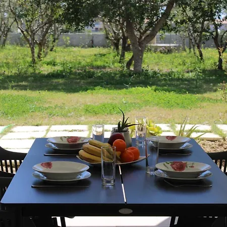 Plaza Apartment *