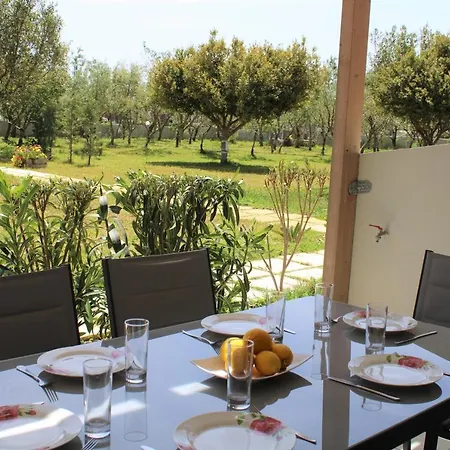 Plaza Apartment *