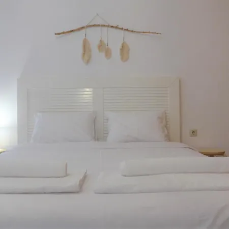 Plaza Apartment *