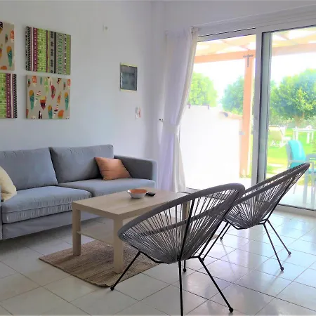 Plaza Apartment *